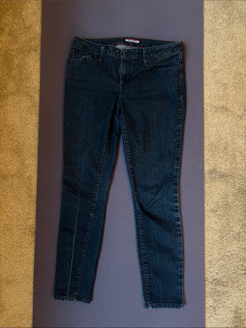 Women’s Tommy Hilfiger Size 8 Vintage Medium Rise Dark Blue Slim Jeans